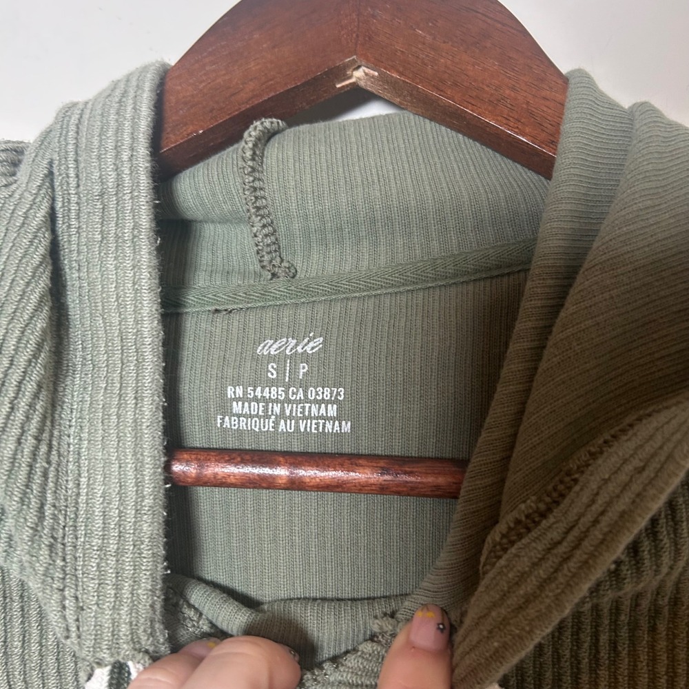 EUC Aerie Ribbed Knit Hoodie Womens S Olive Green Cropped Long Sleeve Cotton - Picture 3 of 4